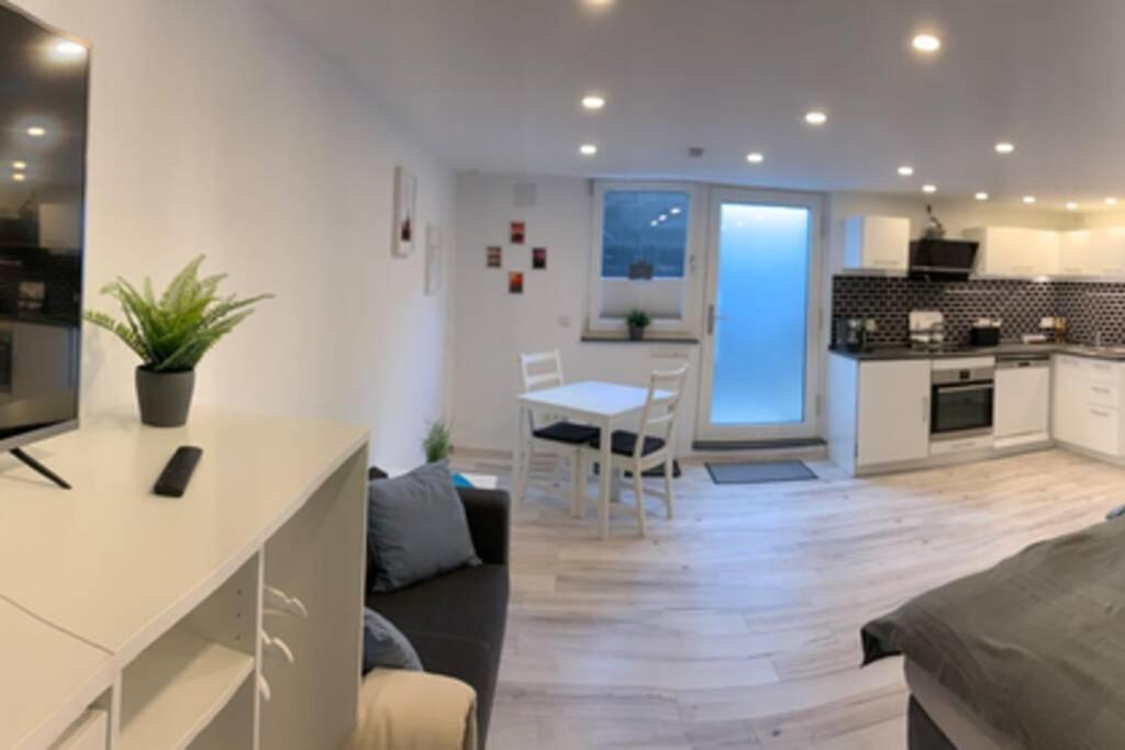 Modern Renovated Apartment Suited For Business Consultants - In Close Distance To Dt, Dhl And Un Campus - Reserved Parking Bonn Exterior photo