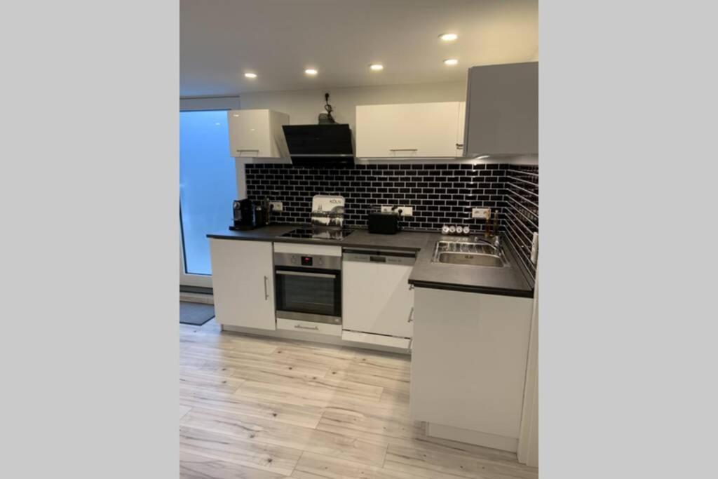 Modern Renovated Apartment Suited For Business Consultants - In Close Distance To Dt, Dhl And Un Campus - Reserved Parking Bonn Exterior photo